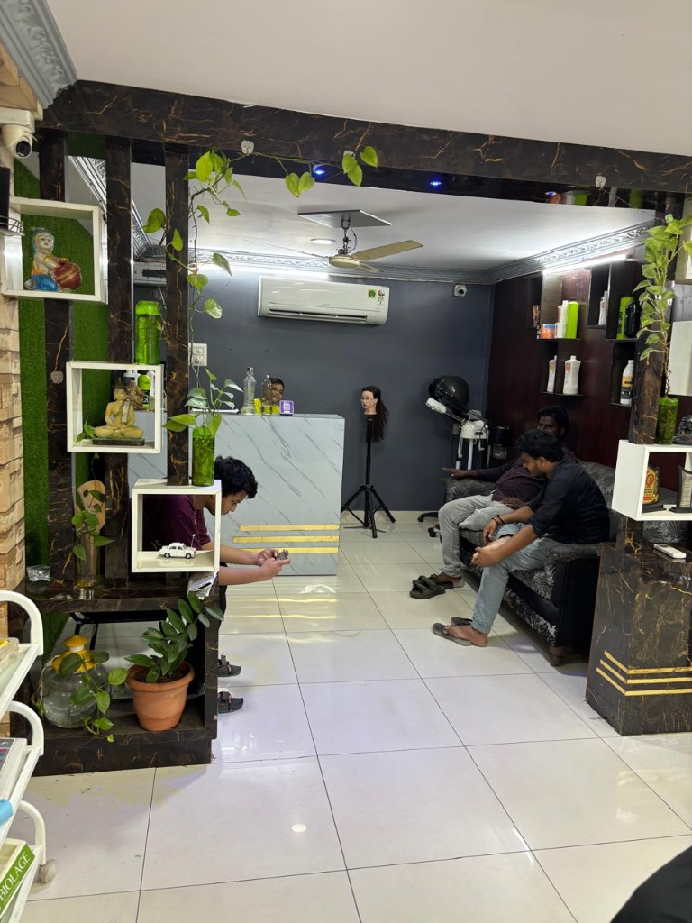Hi Looks Salon Reception & Waiting Lounge